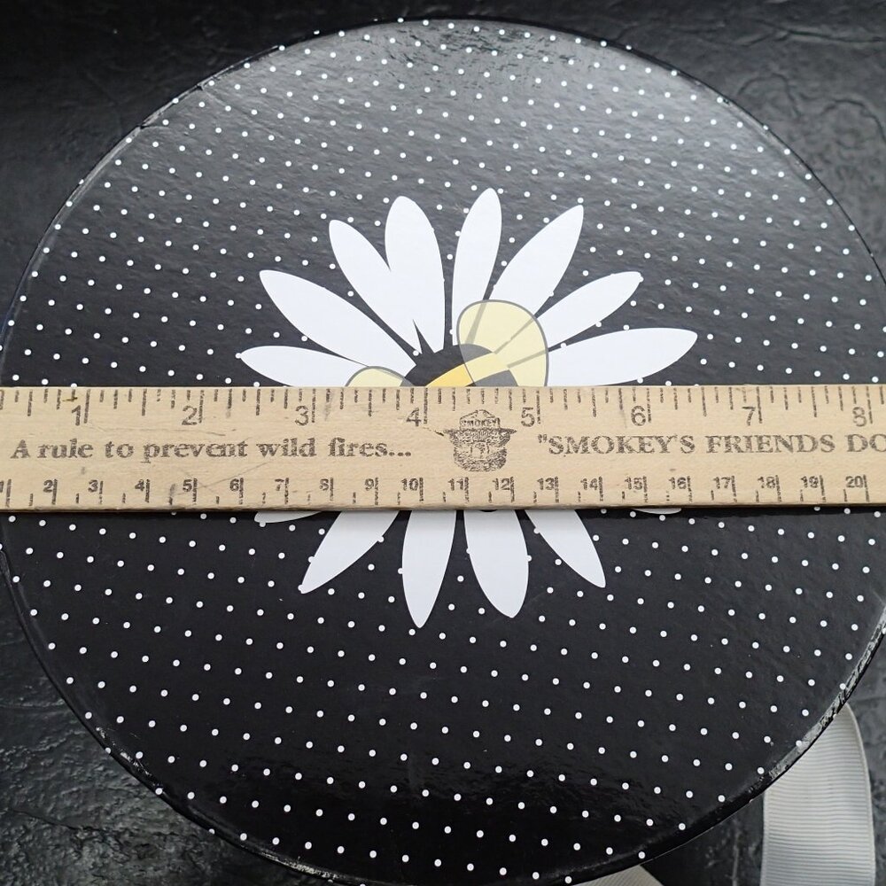 The Popcorn Factory Yellow andd Black Bee and Flowers Box